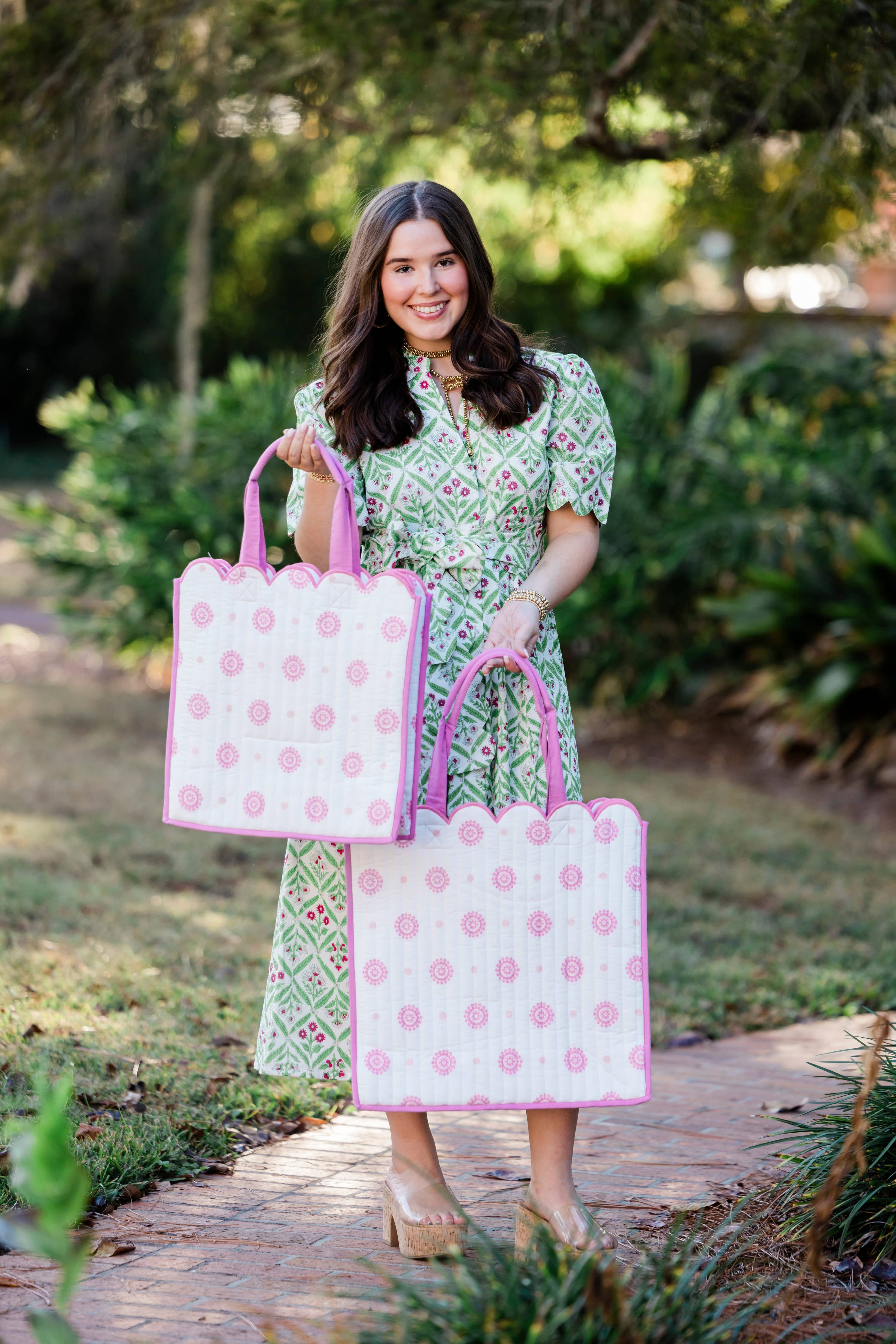 Rosette Luxe | Quilted Scalloped Large Tote Bag: 0001