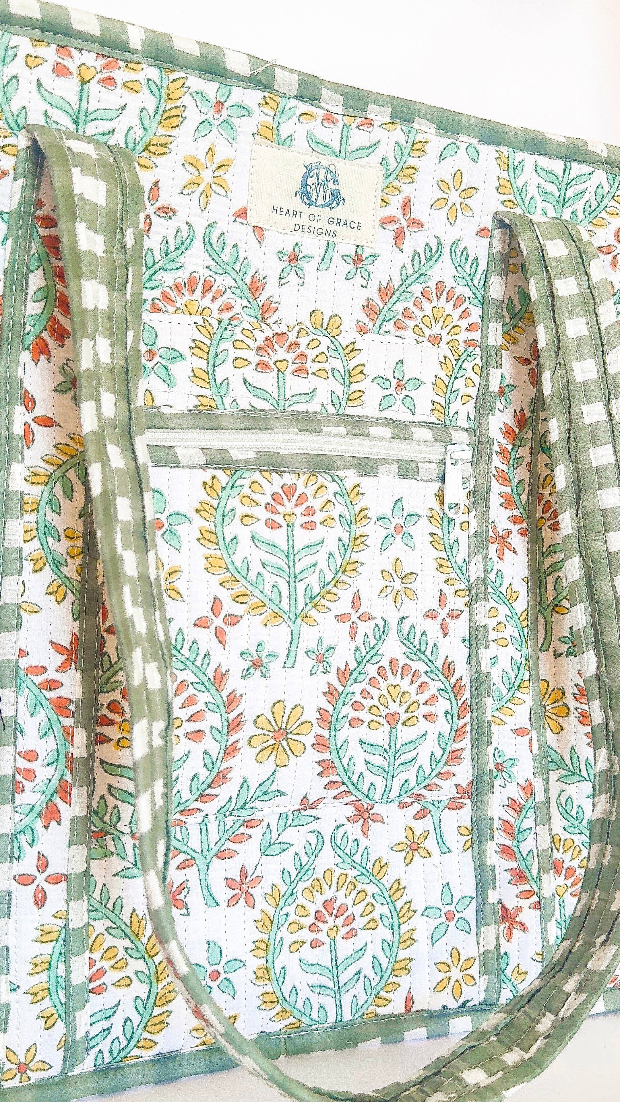 Soleil Sage | Large Quilted Zipper Tote: 0001