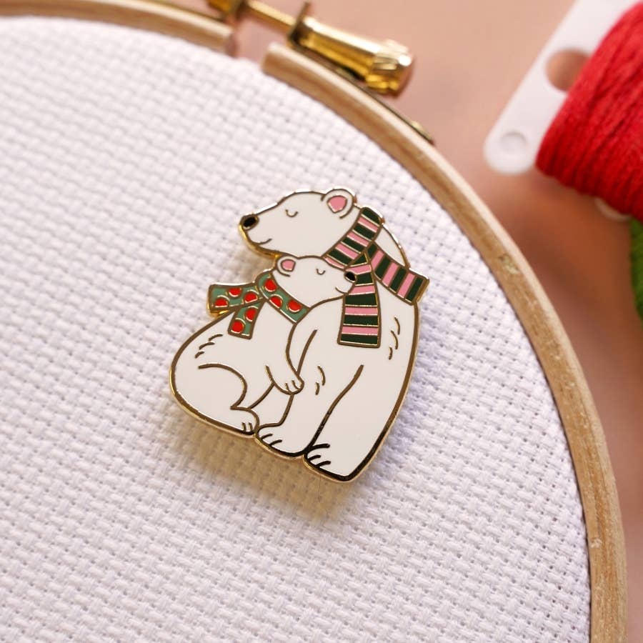 Polar Bear Magnetic Needle Minder