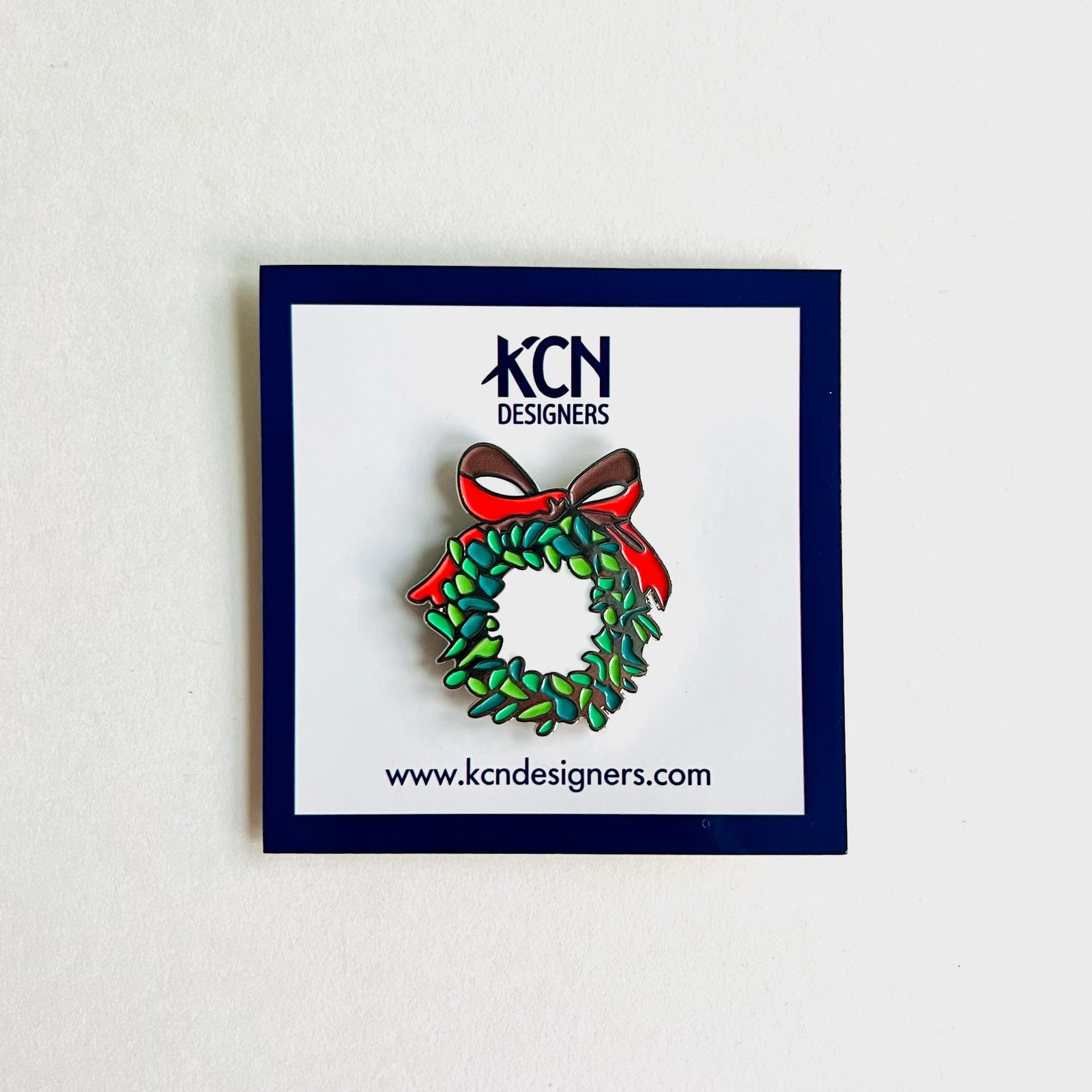 Wreath with Red Bow Needle Minder