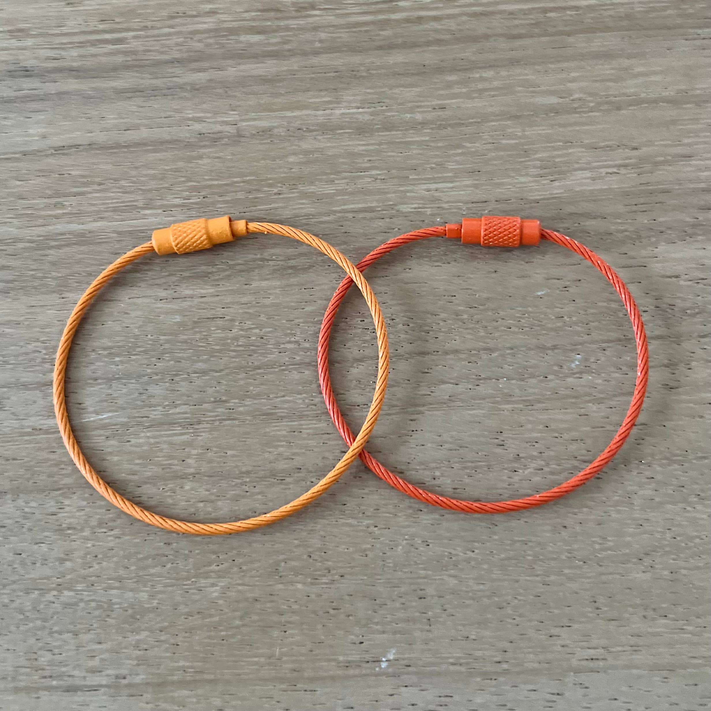 Stainless Steel Wire Rope Key Rings: Red