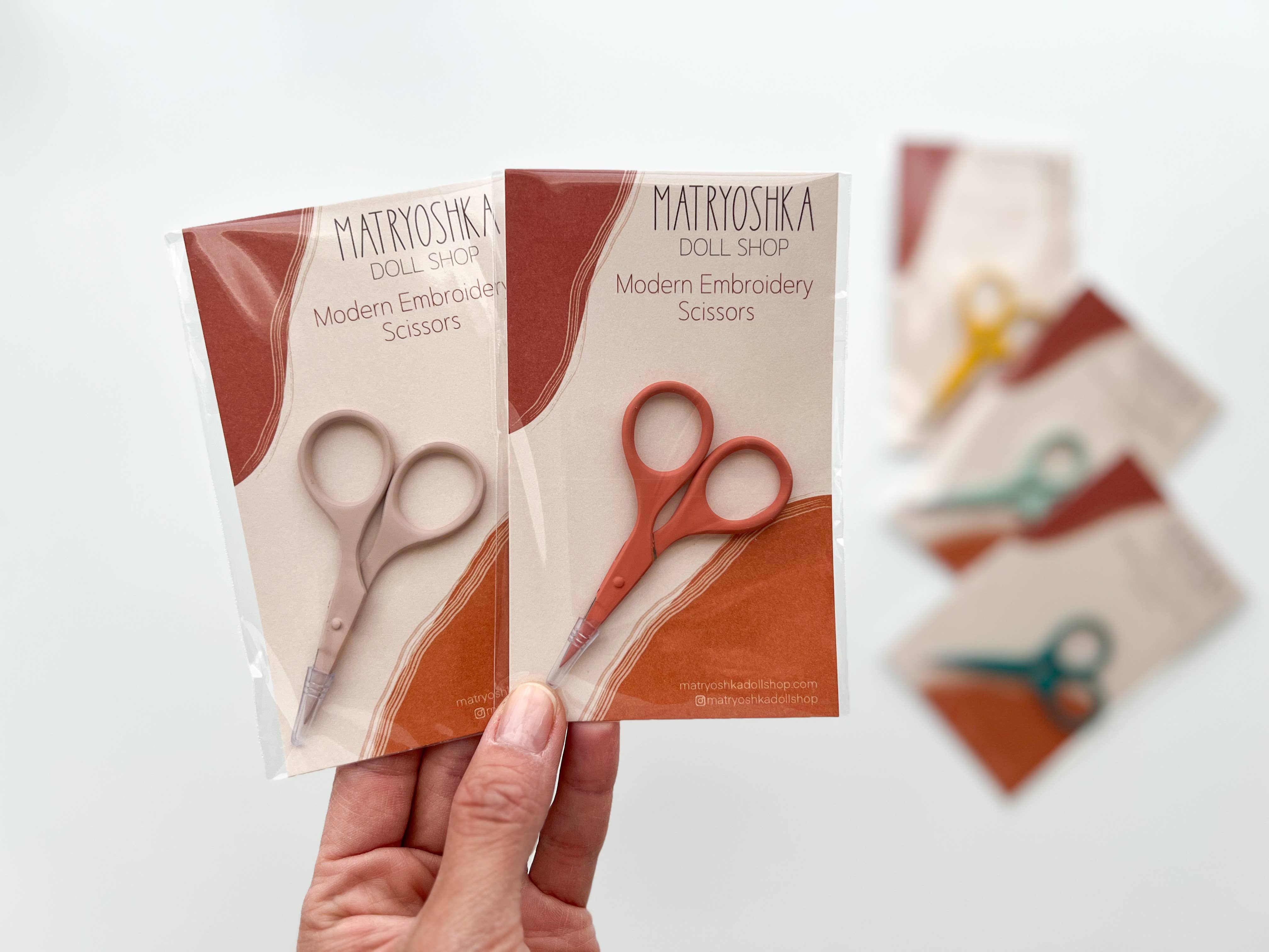 Small needlecraft scissors, tiny embroidery scissors: Blush