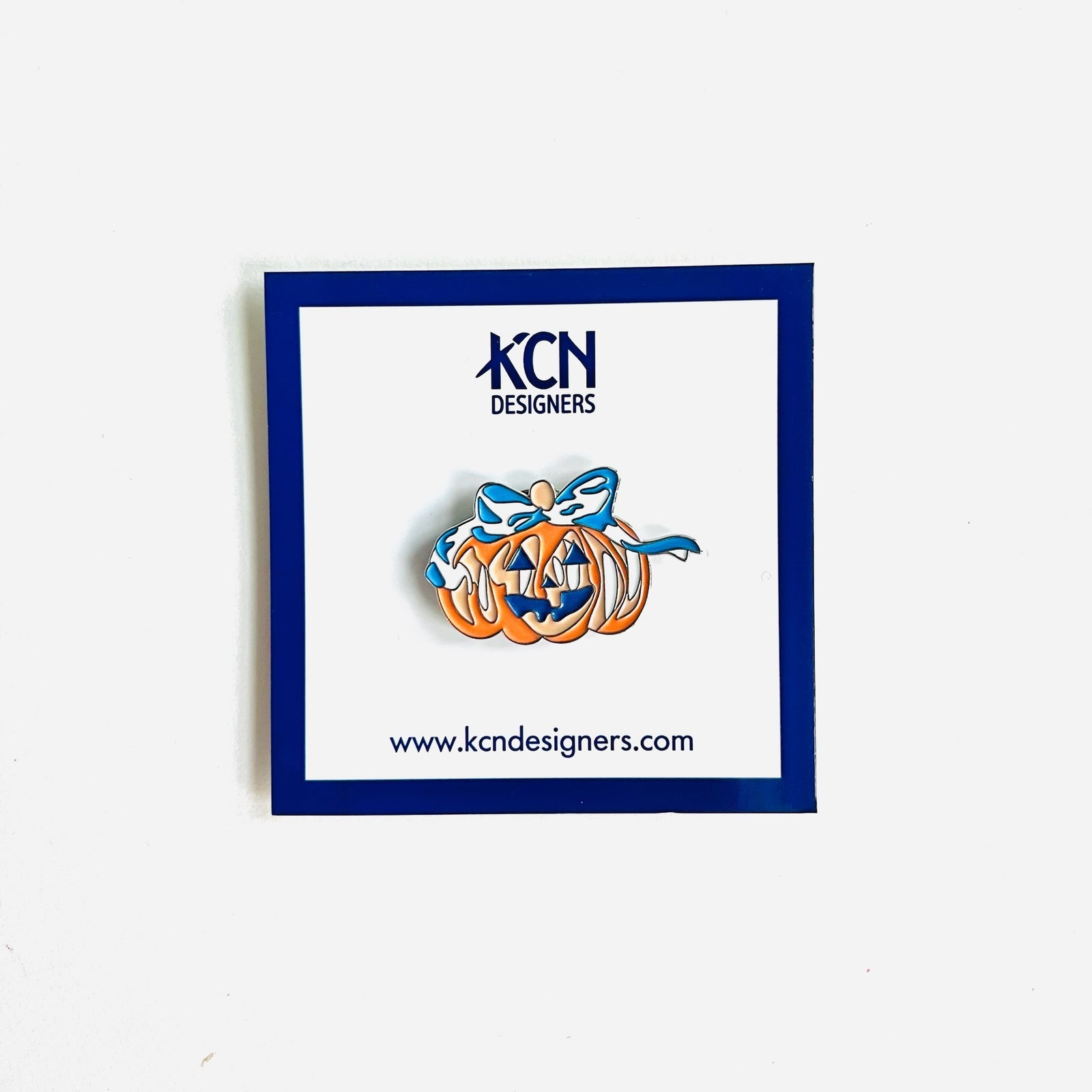 Pumpkin with Blue Bow Needle Minder