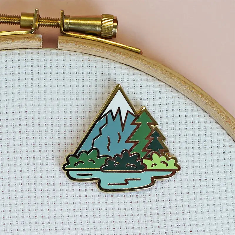 Mountain Magnetic Needle Minder