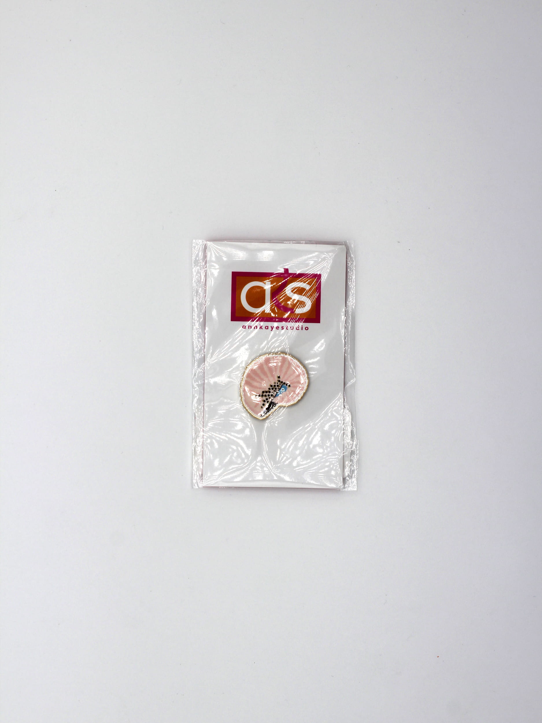 Baby's Ear Shell Needle Minder