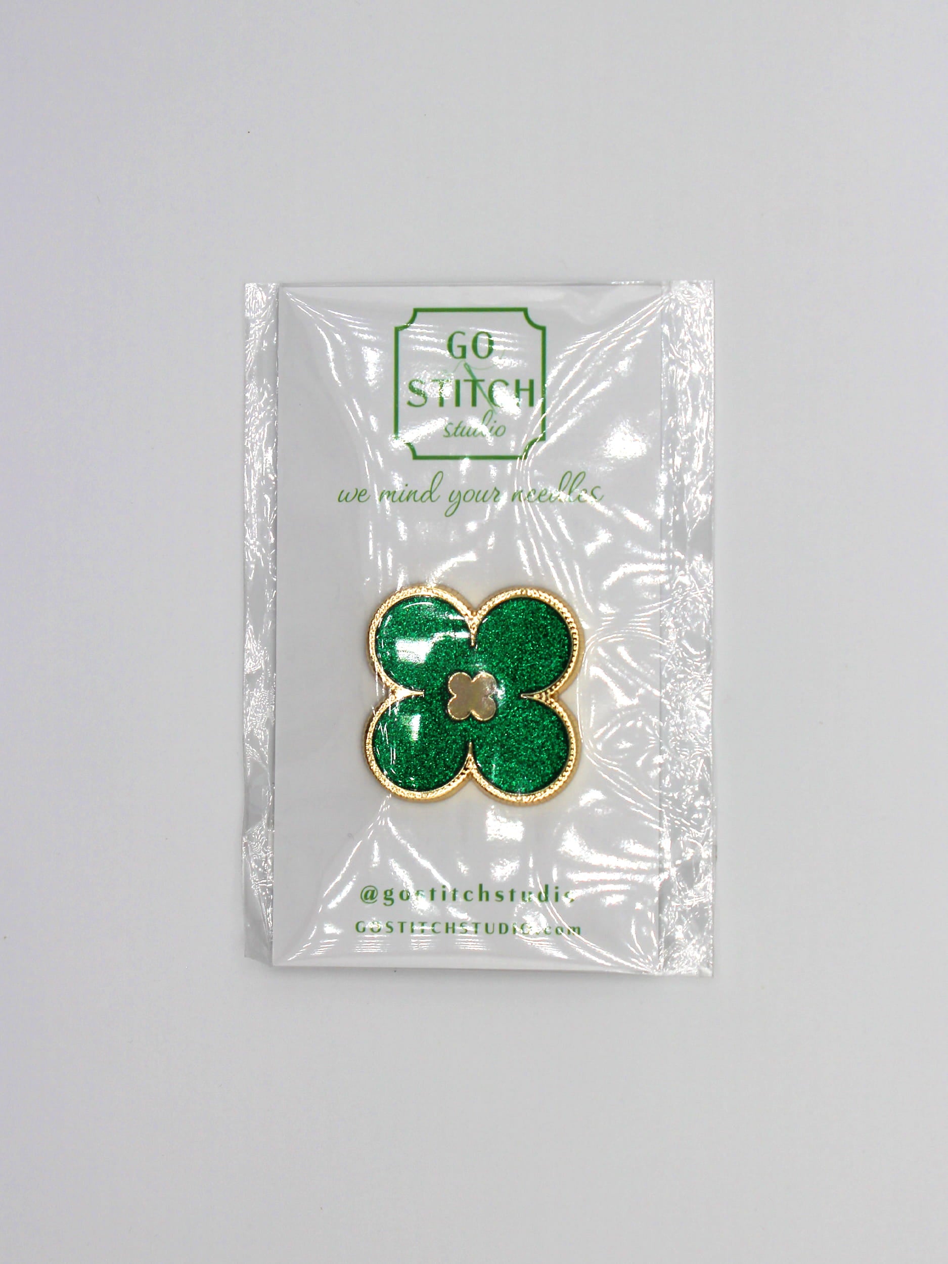 Green Glitter Clover Needle Minder