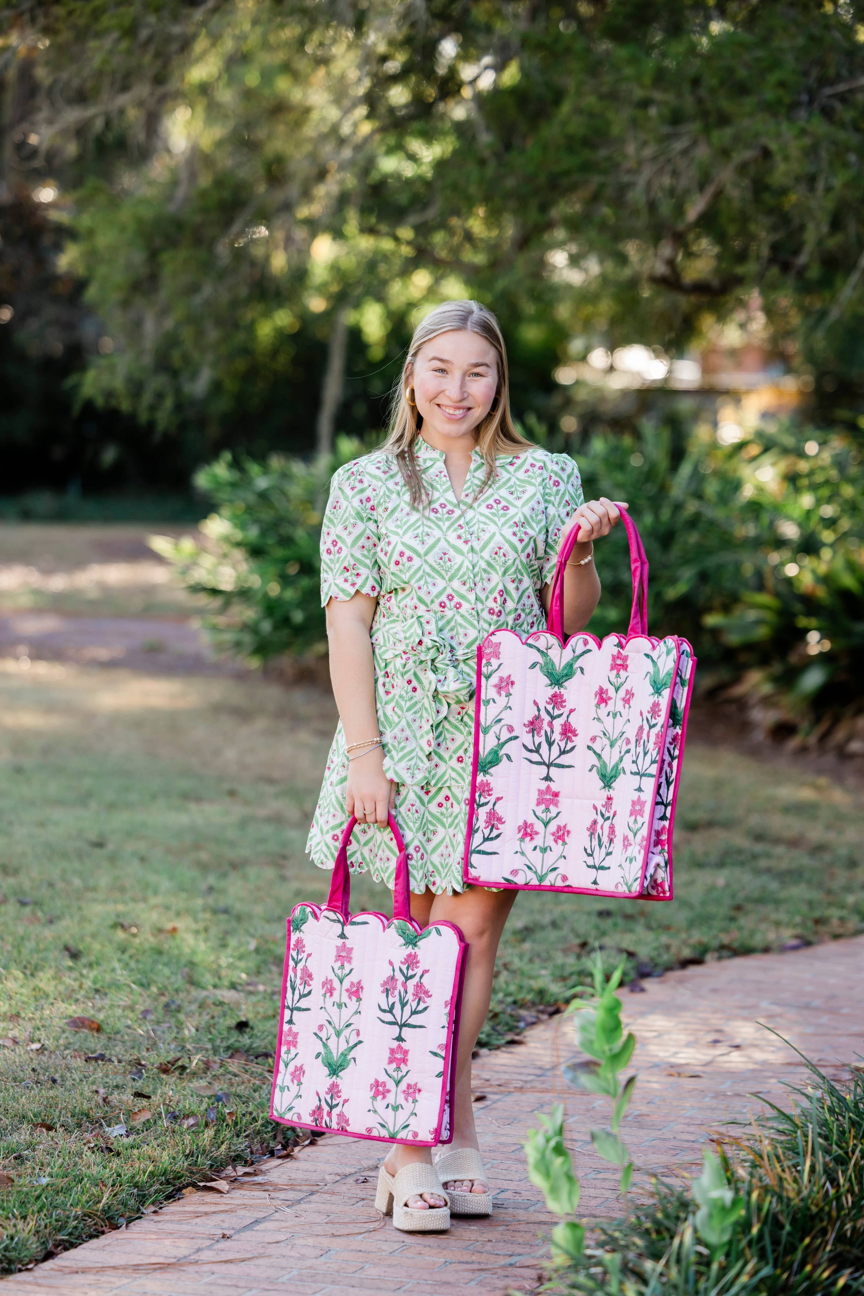 Rose d’Iris Luxe | Quilted Scalloped Large Tote Bag: 0001
