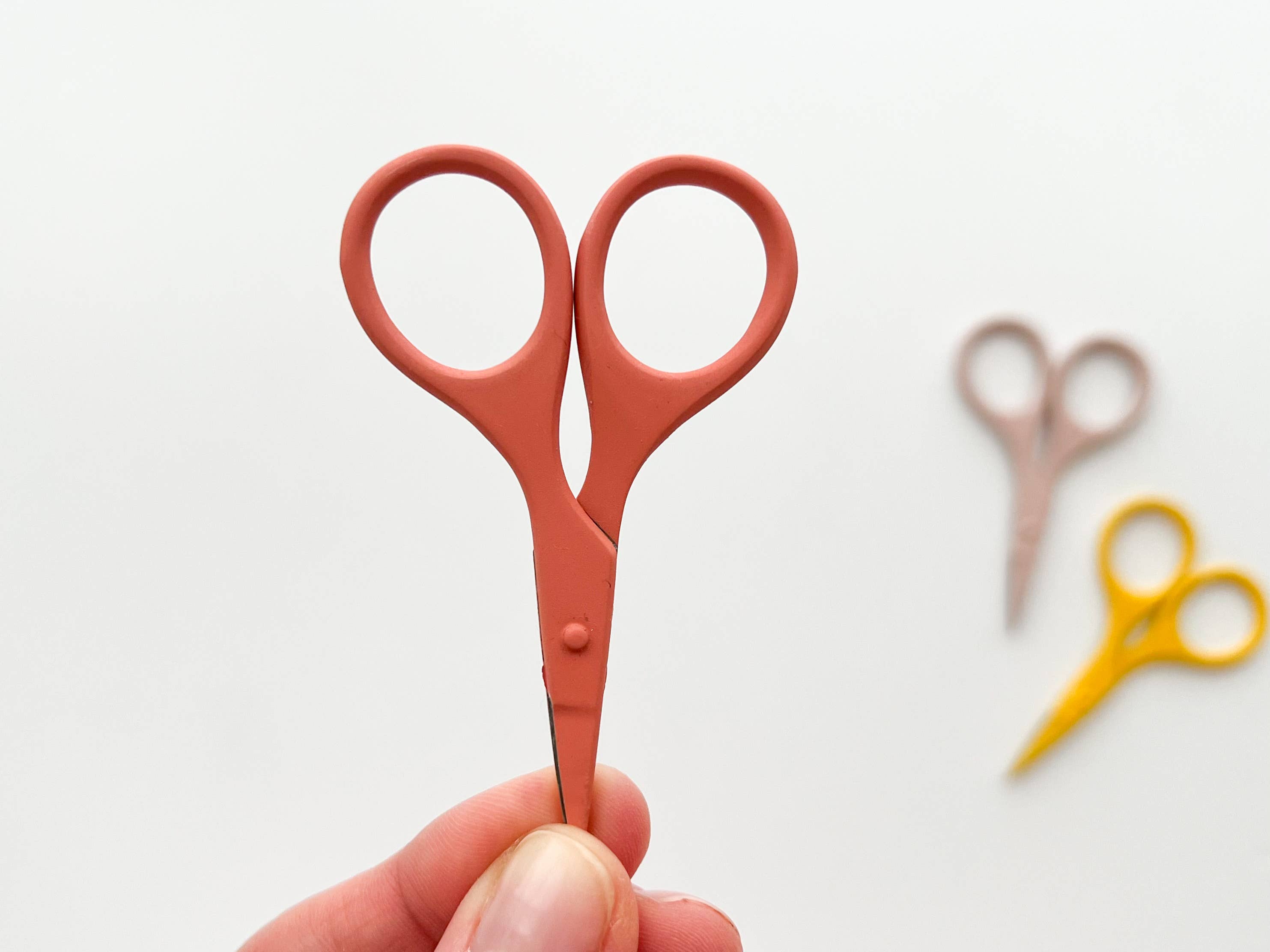 Small needlecraft scissors, tiny embroidery scissors: Blush