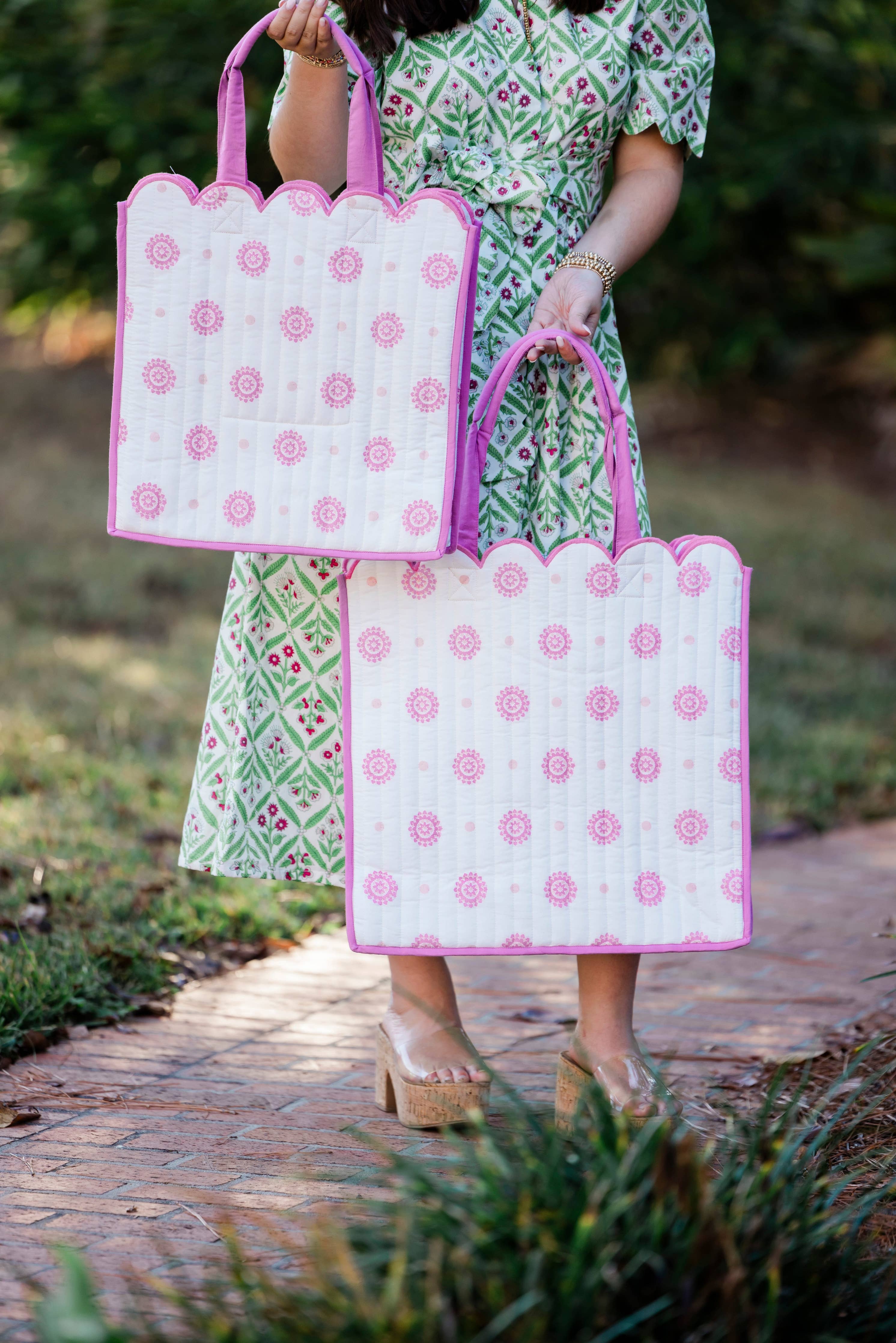 Rosette Luxe | Quilted Scalloped Large Tote Bag: 0001
