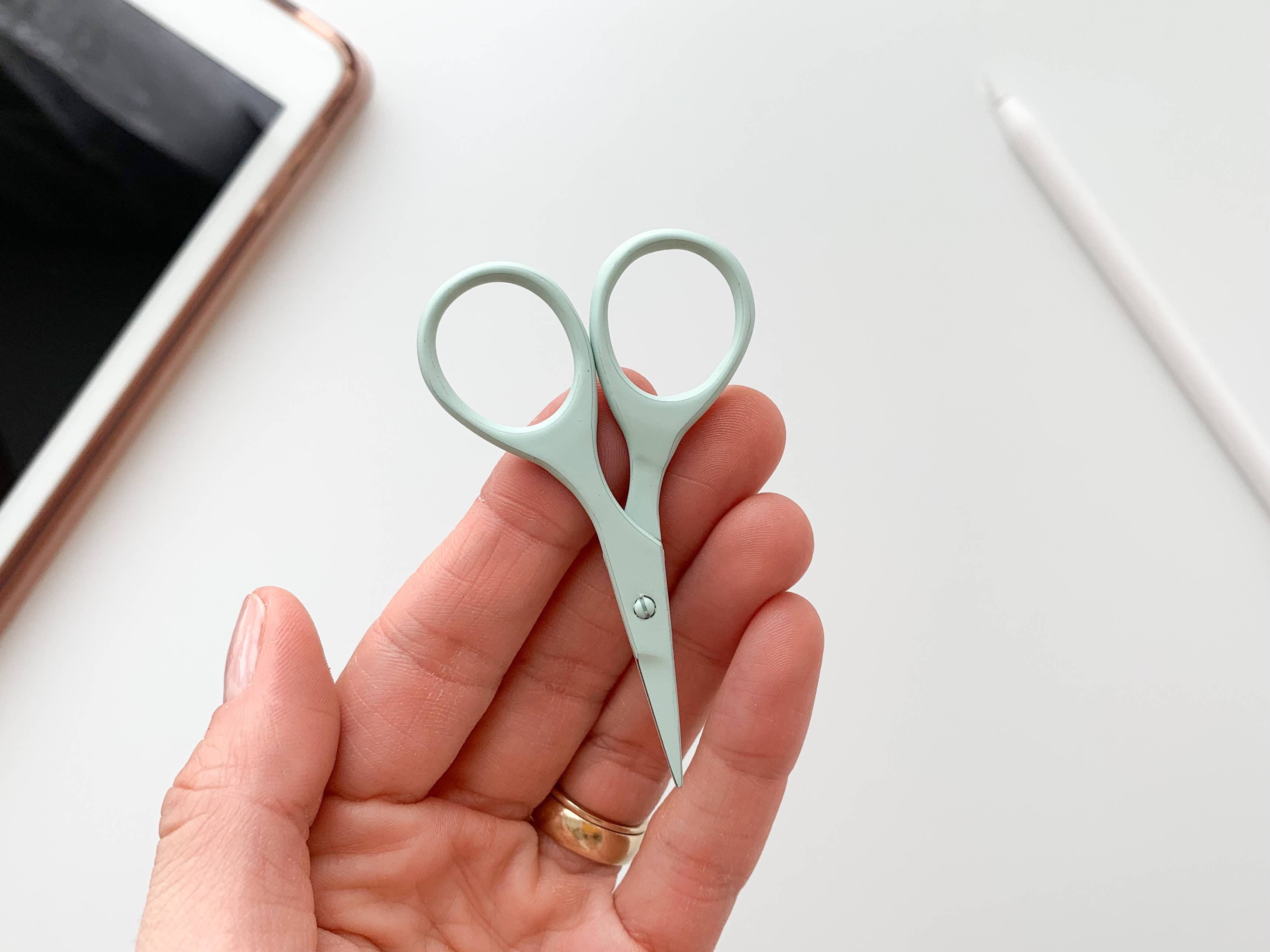 Small needlecraft scissors, tiny embroidery scissors: Mint