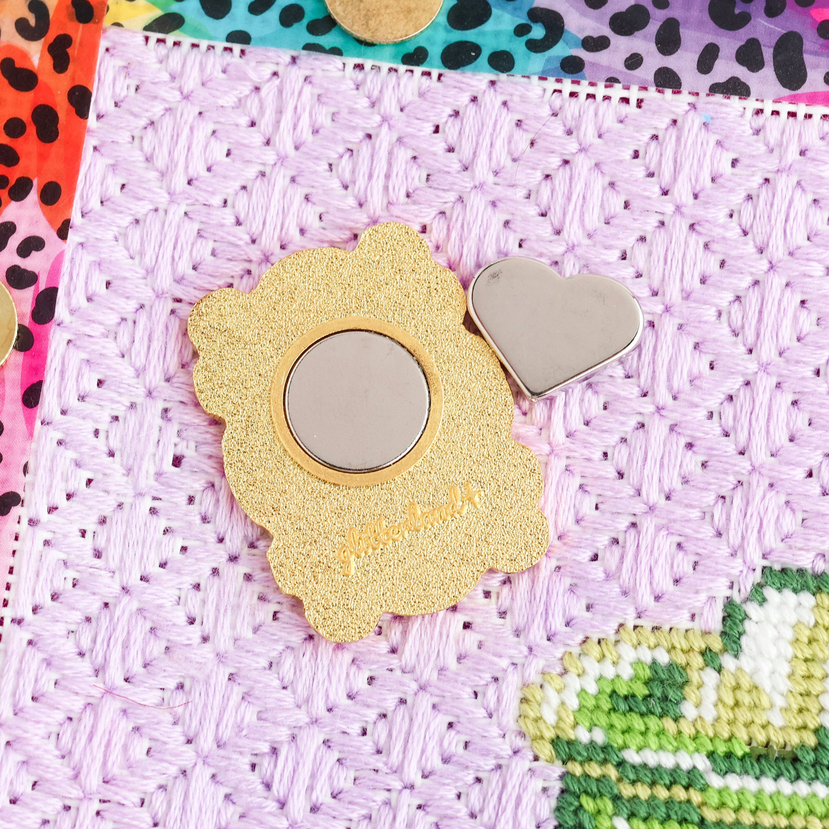 TV Show Peephole Needle Minder Magnet