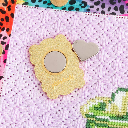 TV Show Peephole Needle Minder Magnet