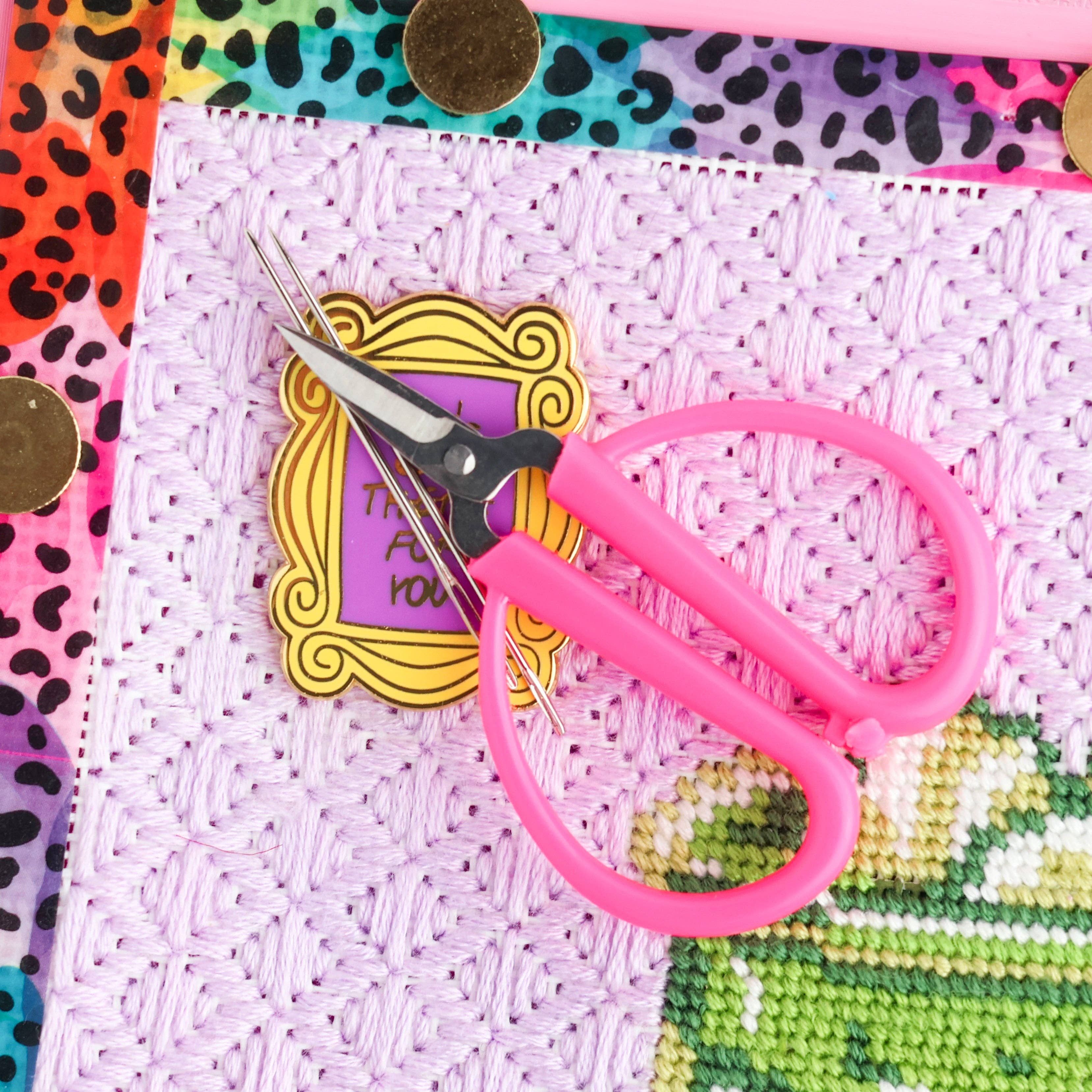 TV Show Peephole Needle Minder Magnet