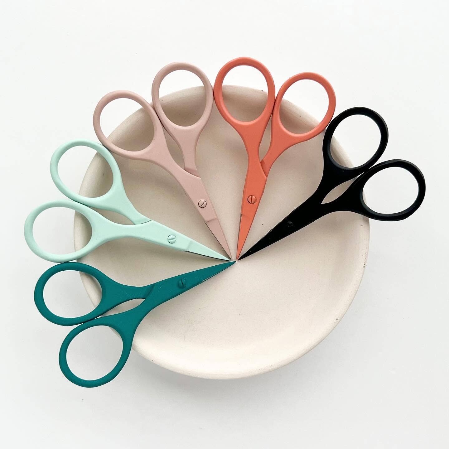 Small needlecraft scissors, tiny embroidery scissors: Blush