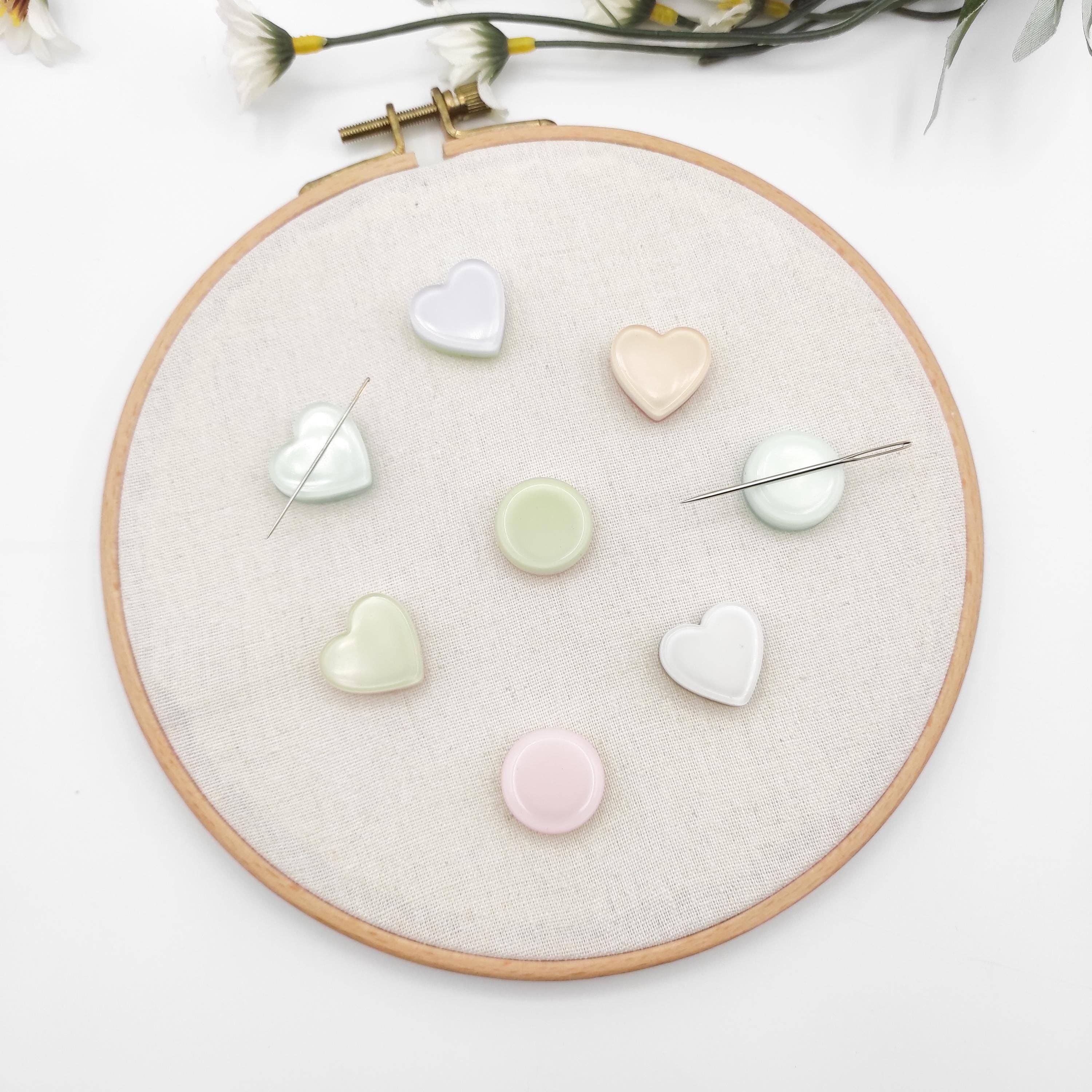 Round/Heart Pastel Color Medium size Needle Minder: White / Heart