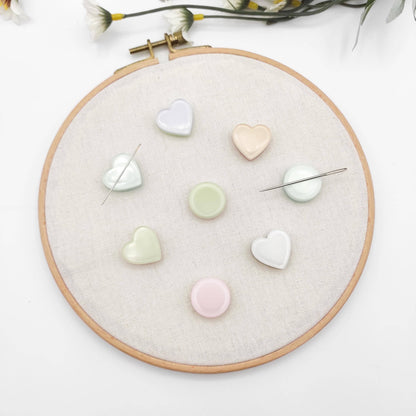 Round/Heart Pastel Color Medium size Needle Minder: White / Heart