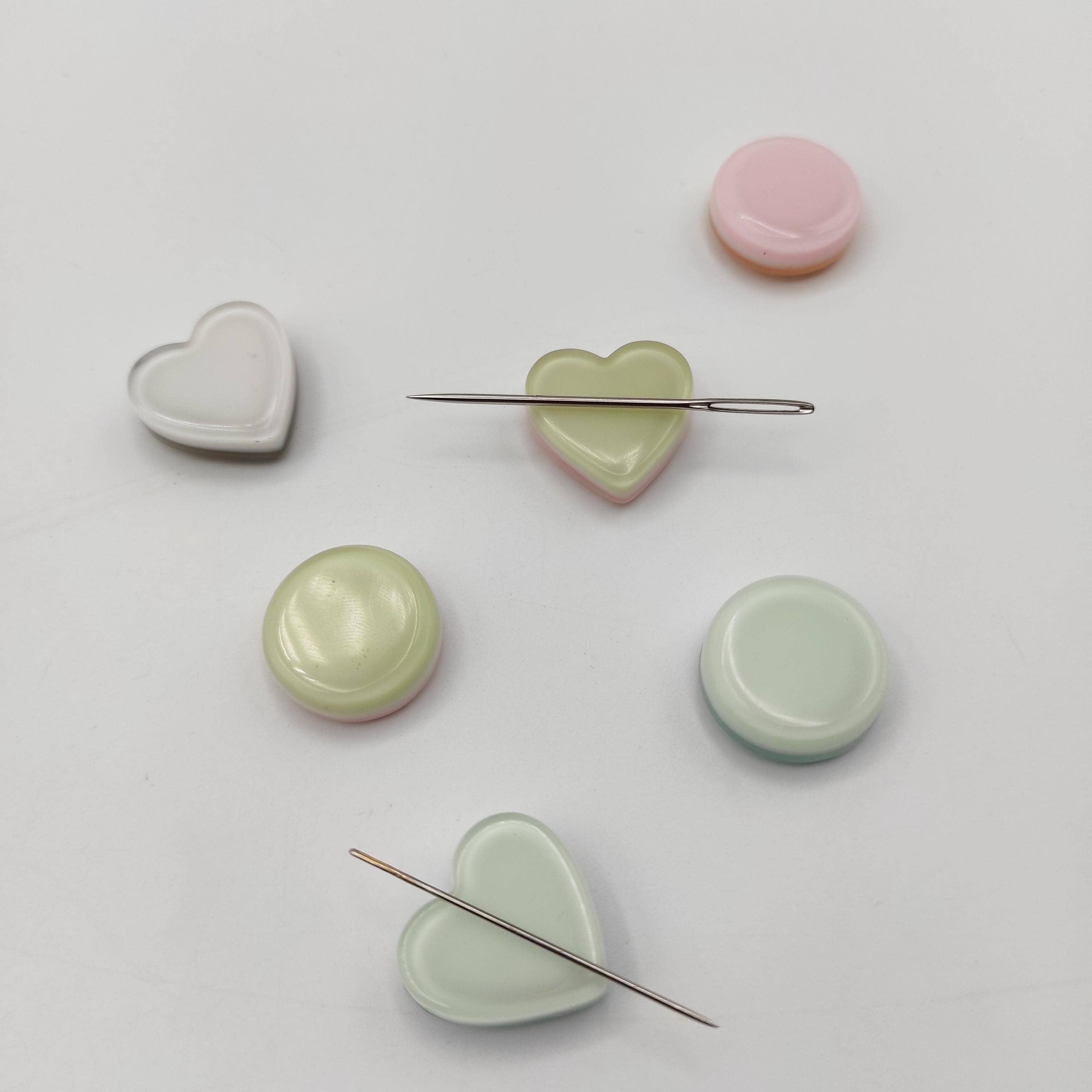 Round/Heart Pastel Color Medium size Needle Minder: White / Heart