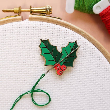 Holly Magnetic Needle Minder