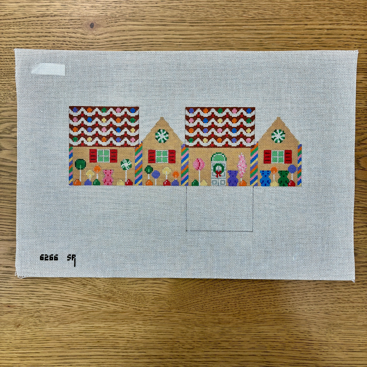 Rainbow Candy and Gummy Bears, 3D Gingerbread House - 18 mesh נ1