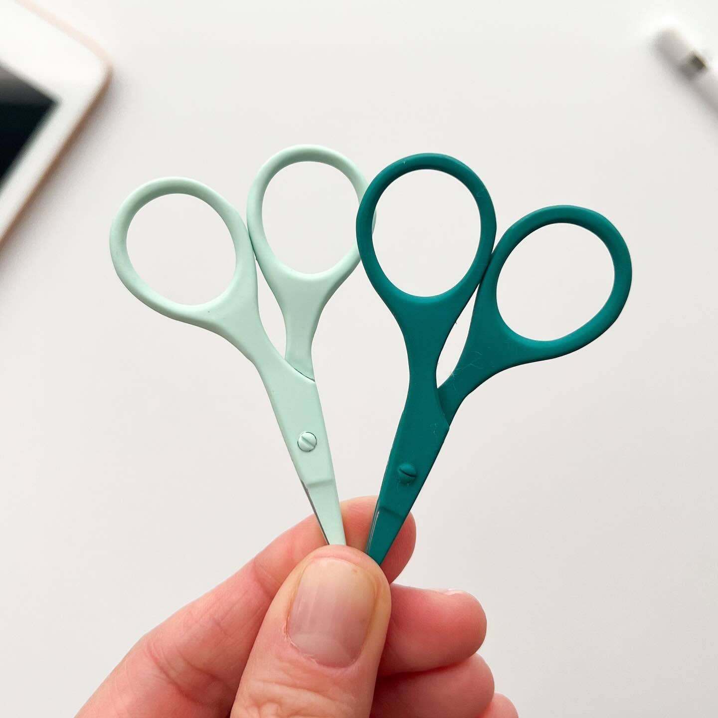 Small needlecraft scissors, tiny embroidery scissors: Mint