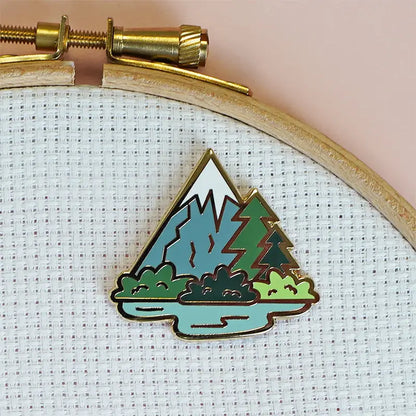 Mountain Magnetic Needle Minder