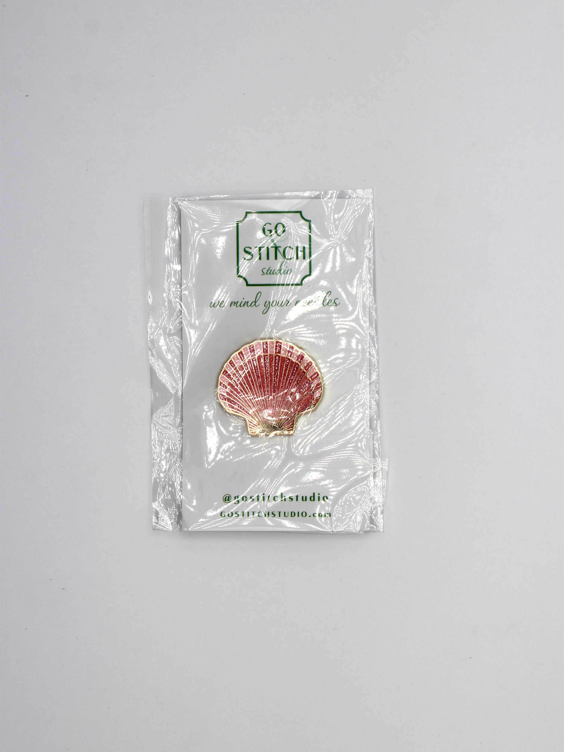 Pink Glitter Scallop Shell Can Needle Minder