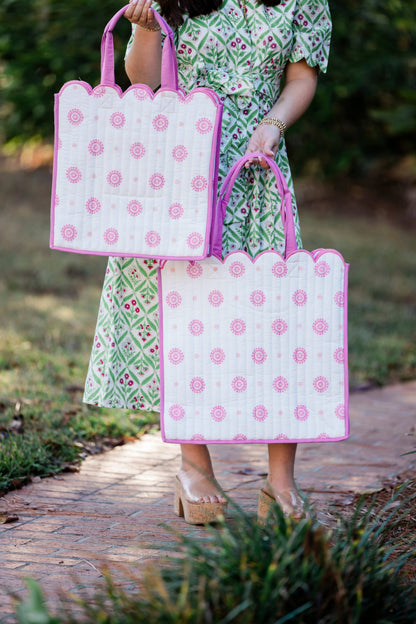 Rosette Luxe | Quilted Scalloped Large Tote Bag: 0001