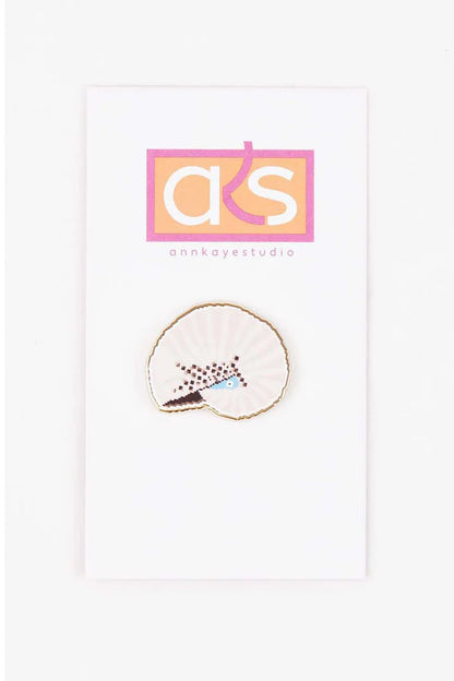 Baby's Ear Shell Needle Minder