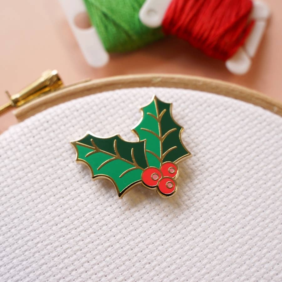 Holly Magnetic Needle Minder